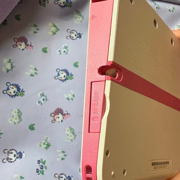 RARE Pink Peach Nintendo 2ds with case - Picture 6 of 12